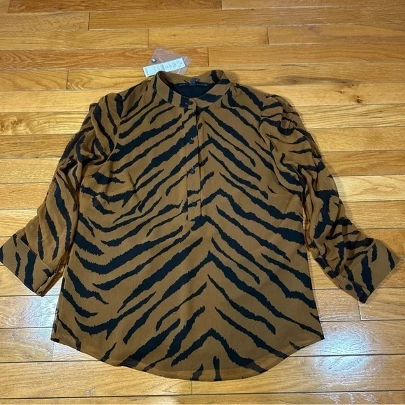 New NWT White House Black Market 3Q Popover Brown Tiger Blouse Size XS Career - Picture 1 of 8